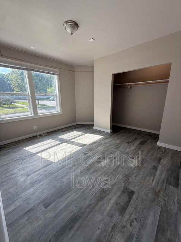 1701 E Walnut St - Photo 5 of 17