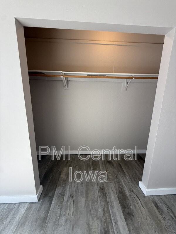 1701 E Walnut St - Photo 6 of 17
