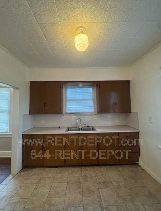 501 Maxwell Ave - Photo 4 of 8