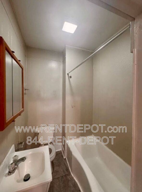 1136 Jefferson Ave - Photo 6 of 9