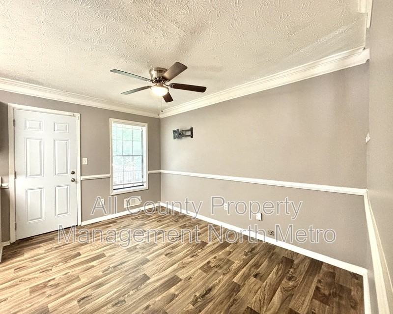2241 Highpoint Rd - Photo 4 of 10