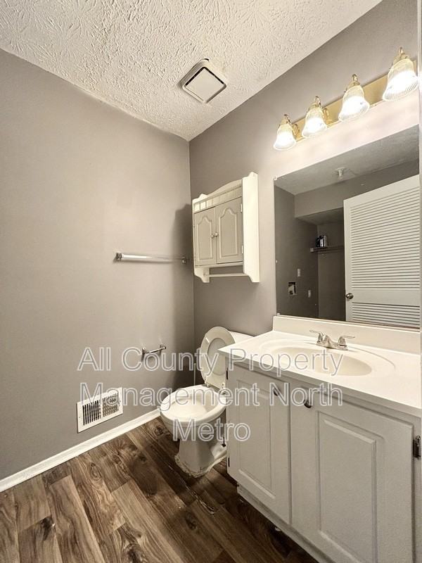 2241 Highpoint Rd - Photo 5 of 10