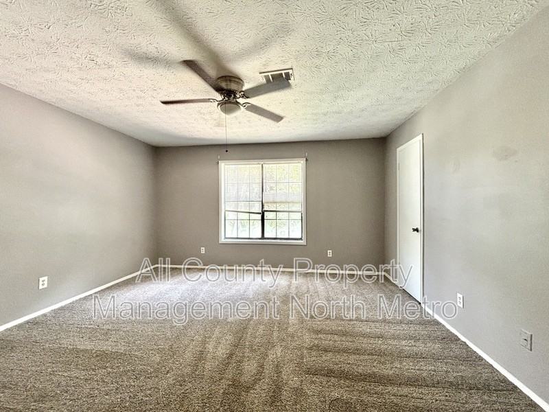 2241 Highpoint Rd - Photo 6 of 10