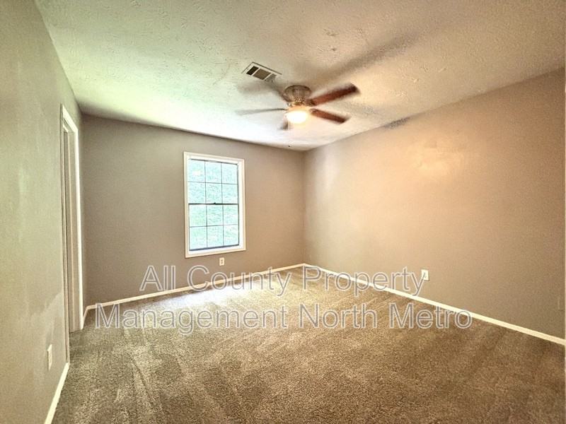 2241 Highpoint Rd - Photo 7 of 10