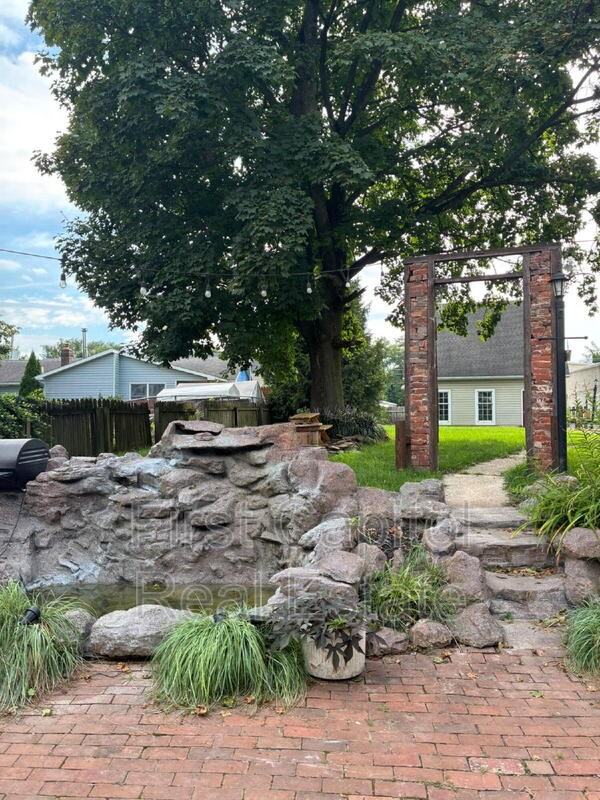 109 Hanover St - Photo 5 of 26