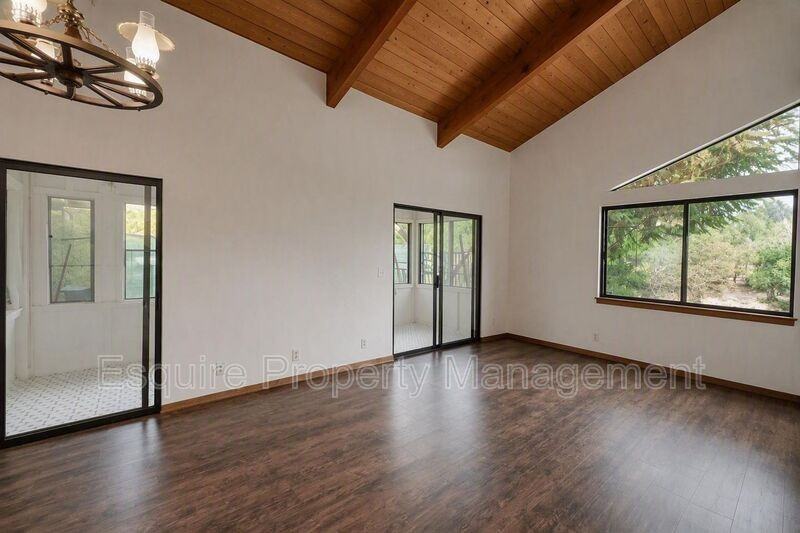 4290 Aspen Ln #B - Photo 3 of 10