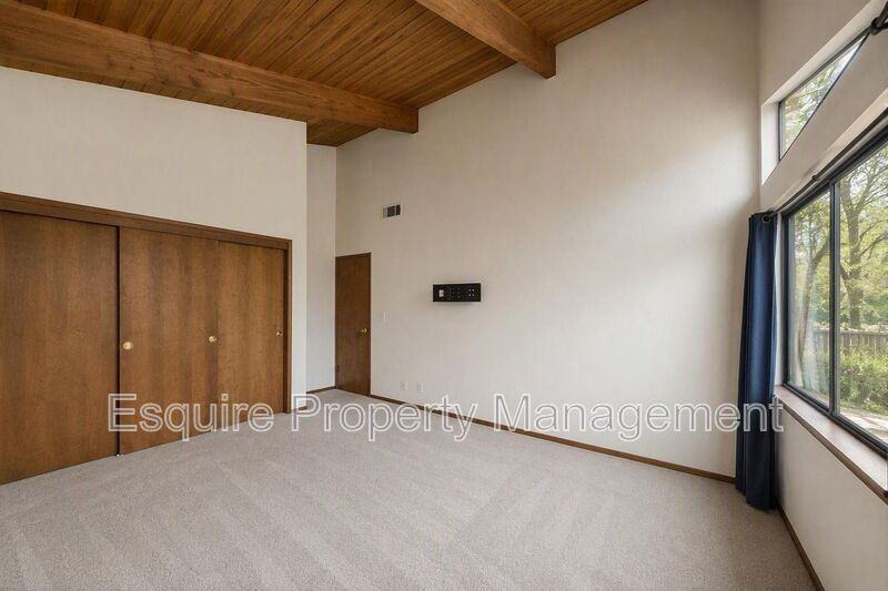 4290 Aspen Ln #B - Photo 6 of 10