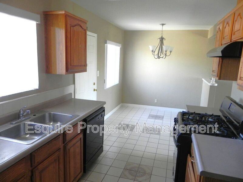 1832 S E St - Photo 2 of 5