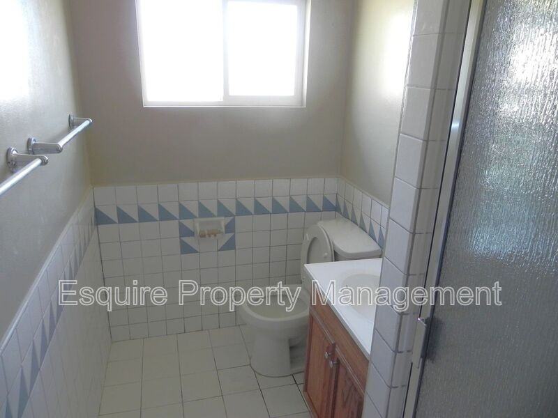 1832 S E St - Photo 4 of 5