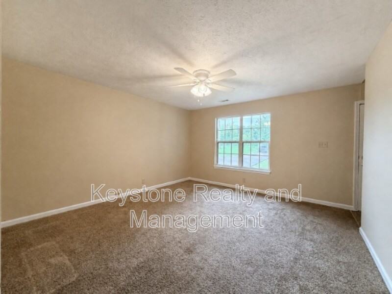 2050 Carneal Ln - Photo 2 of 13