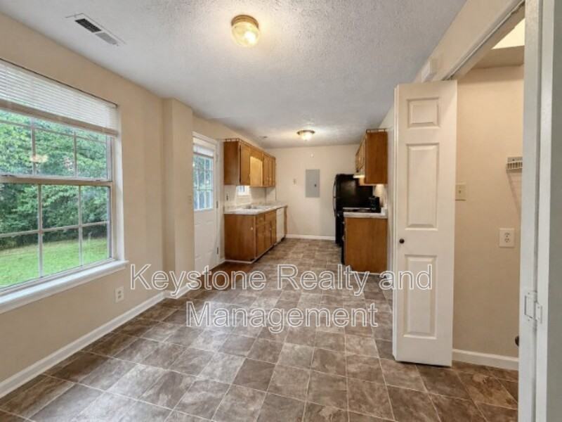 2050 Carneal Ln - Photo 3 of 13