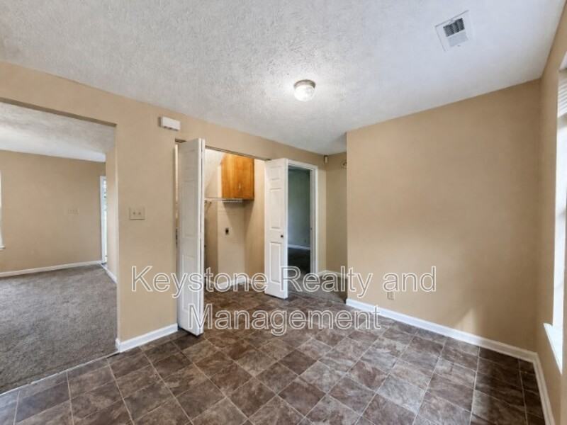 2050 Carneal Ln - Photo 6 of 13