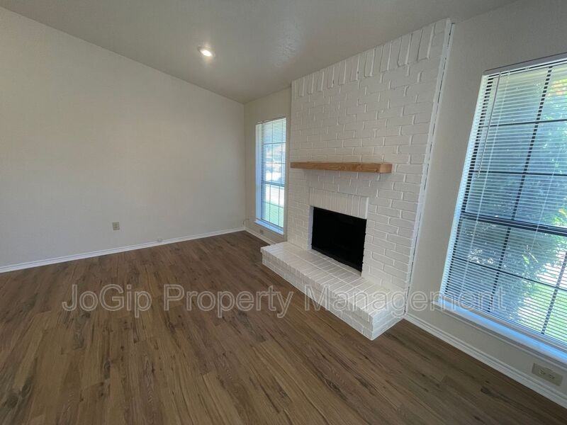 3151 Tudor Ln - Photo 4 of 35