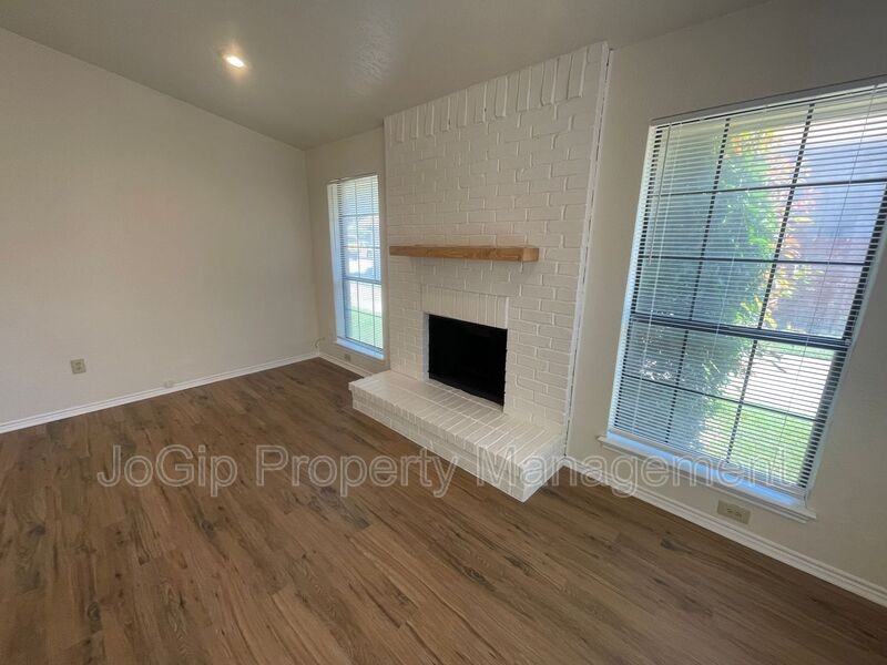 3151 Tudor Ln - Photo 5 of 35