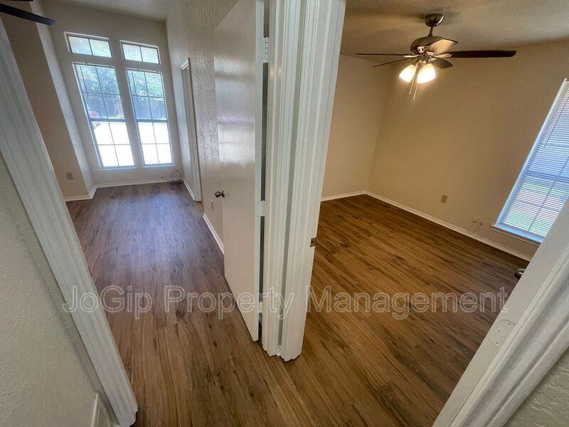 3151 Tudor Ln - Photo 6 of 35