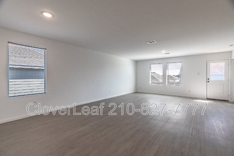 469 Wolf Crest Blvd - Photo 7 of 31