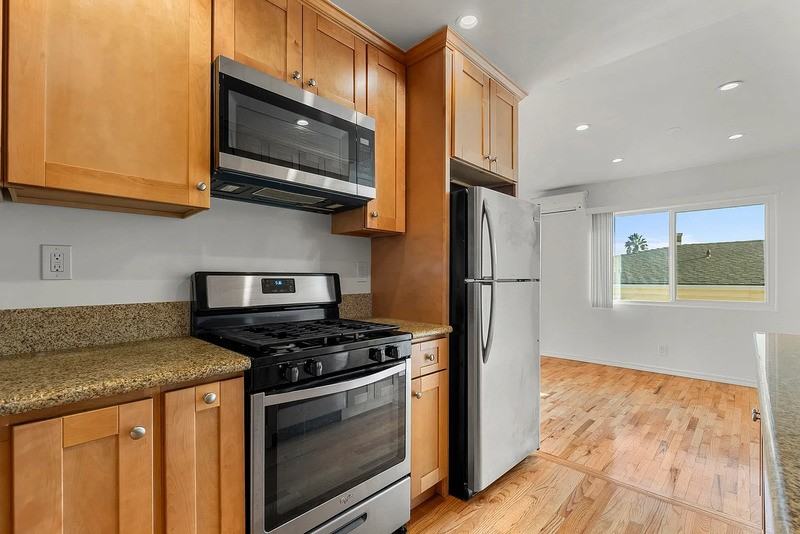 1425 N Harper Ave #10 - Photo 2 of 8