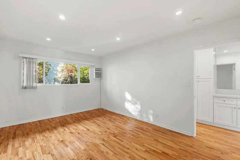 1425 N Harper Ave #10 - Photo 6 of 8