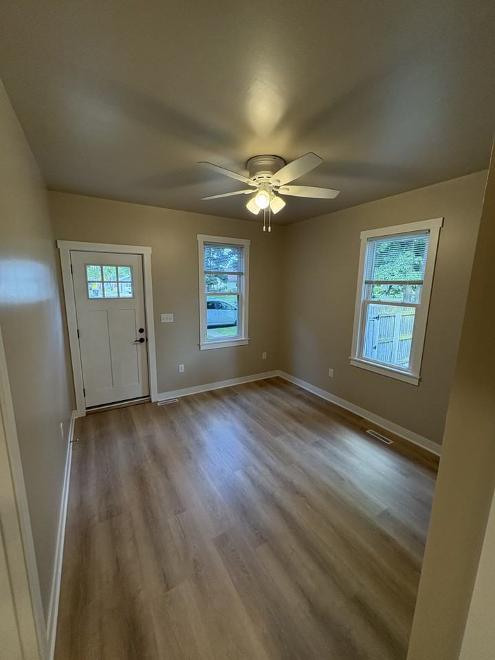 1574 Denton St - Photo 4 of 11