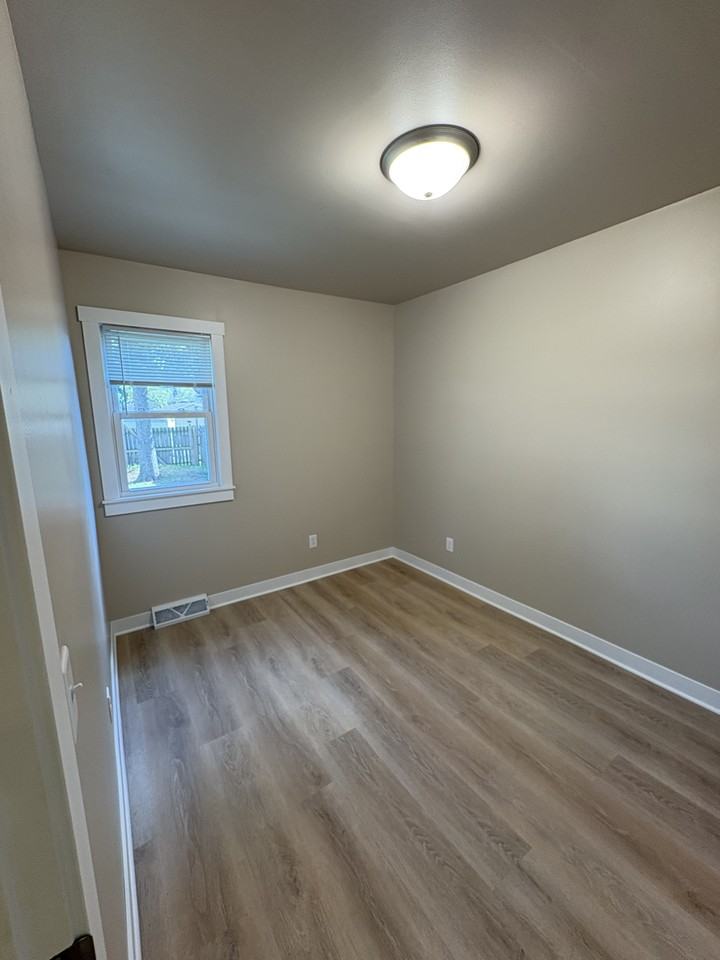 1574 Denton St - Photo 6 of 11