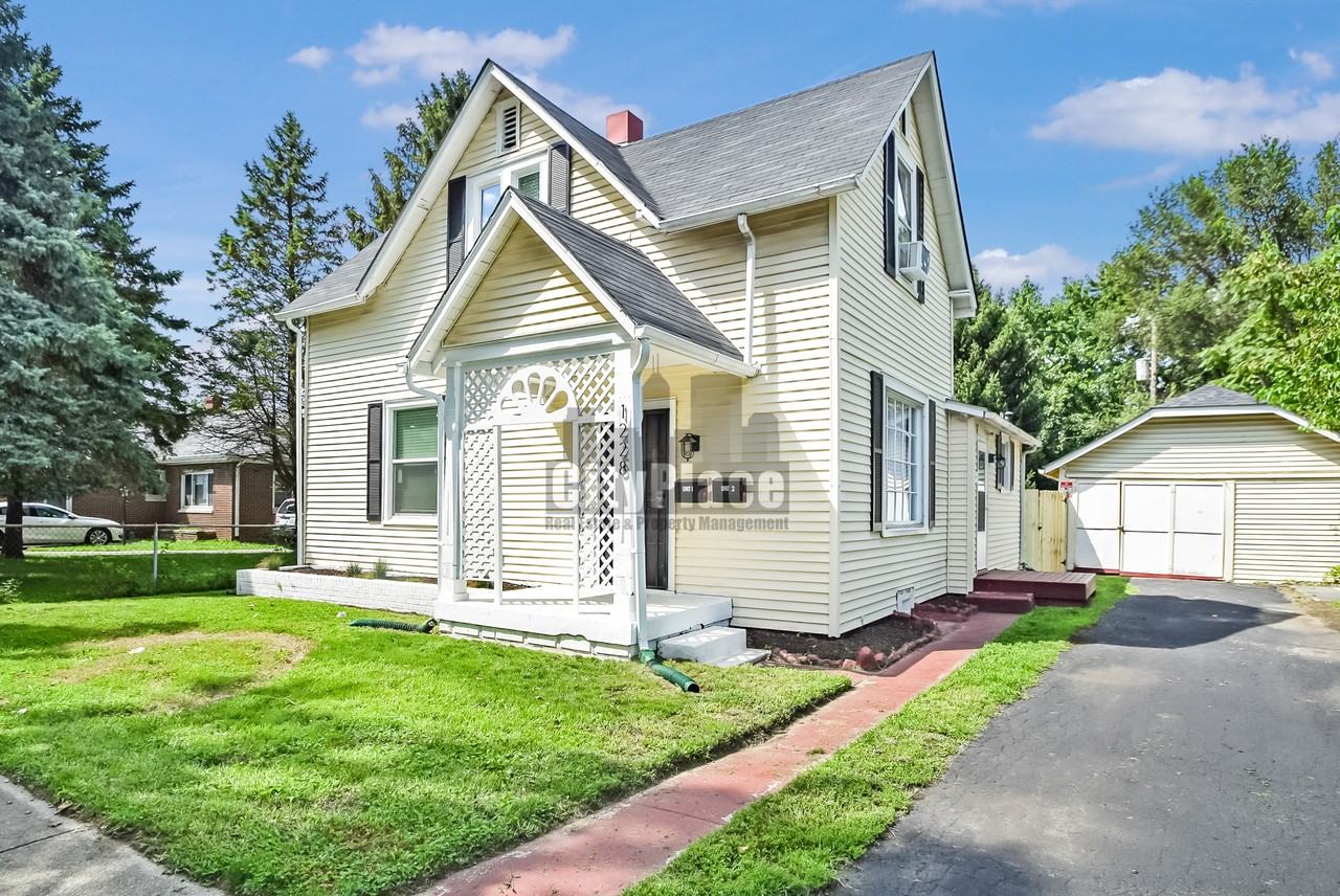 1228 E Perry St - Photo 4 of 24