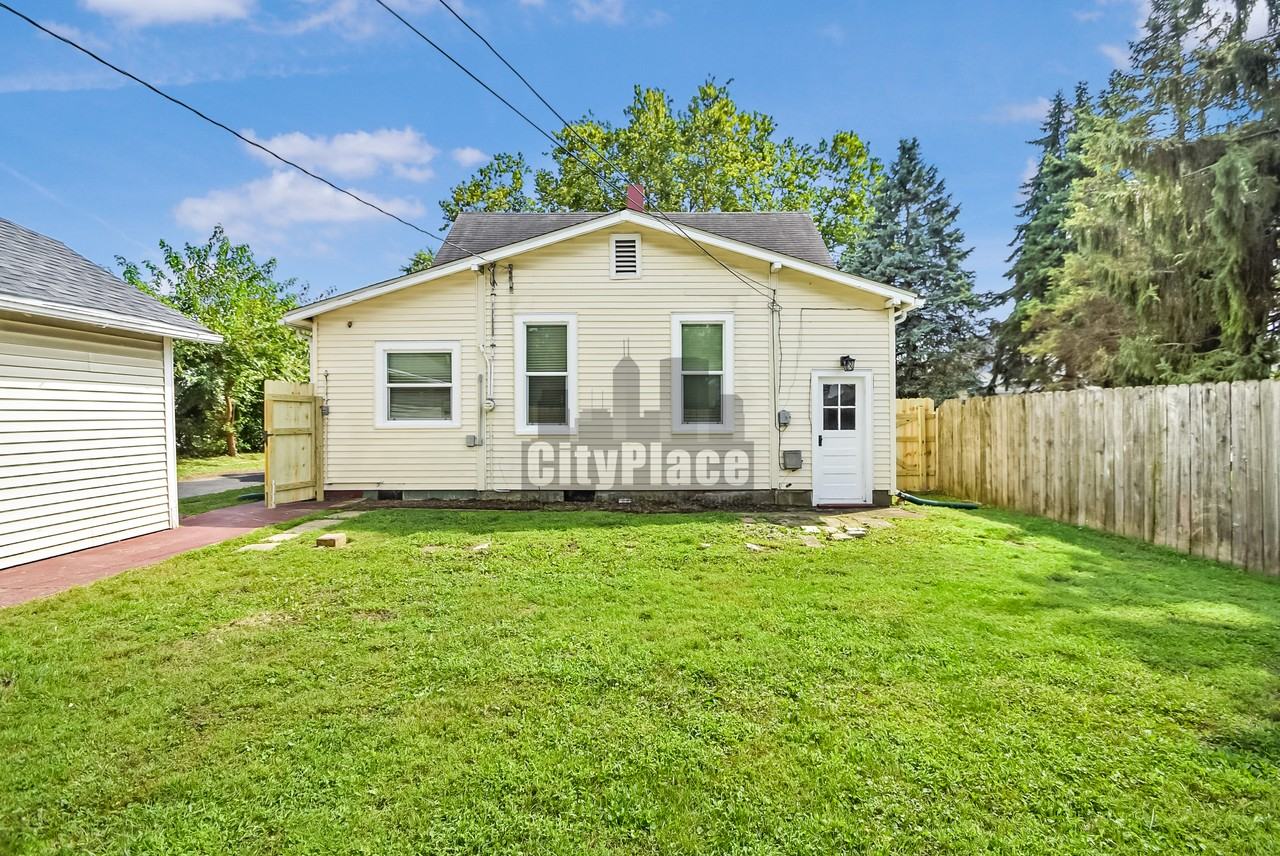 1228 E Perry St - Photo 6 of 24