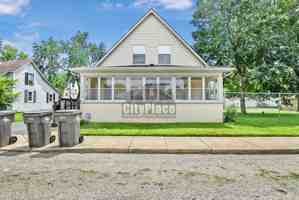 featured image of 1219 E Perry St