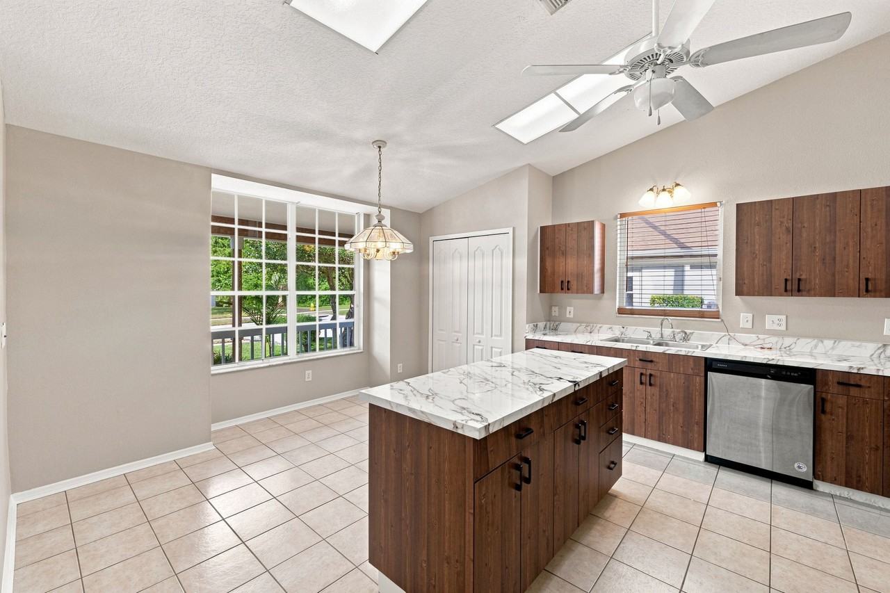 4826 Ridgemoor Cir - Photo 6 of 26