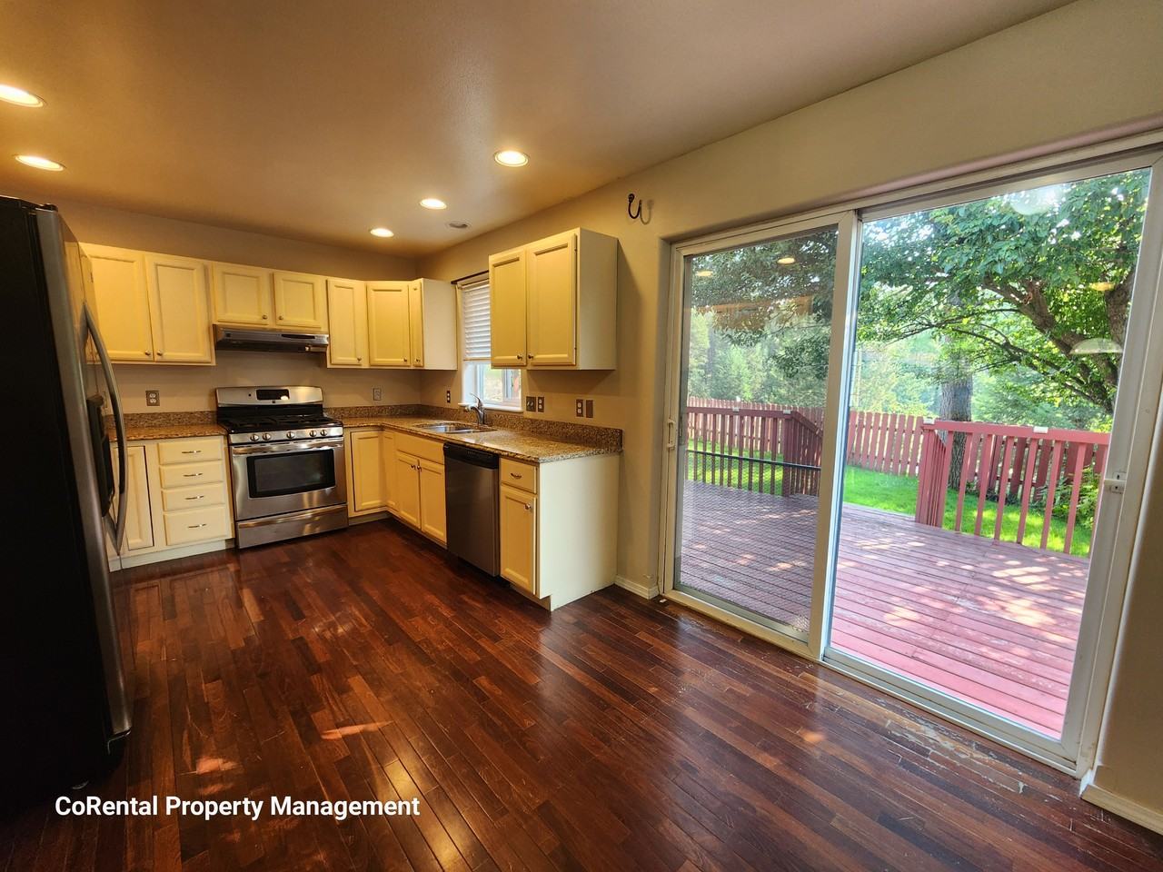 967 Electric Ave - Photo 3 of 23
