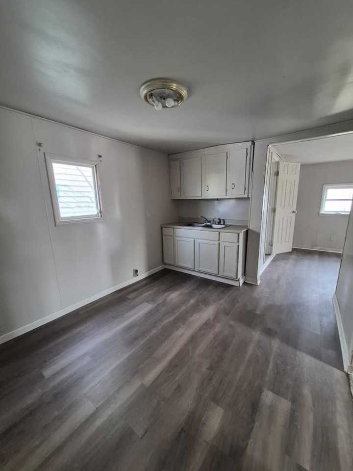 1621 1/2 Halford St - Photo 2 of 6