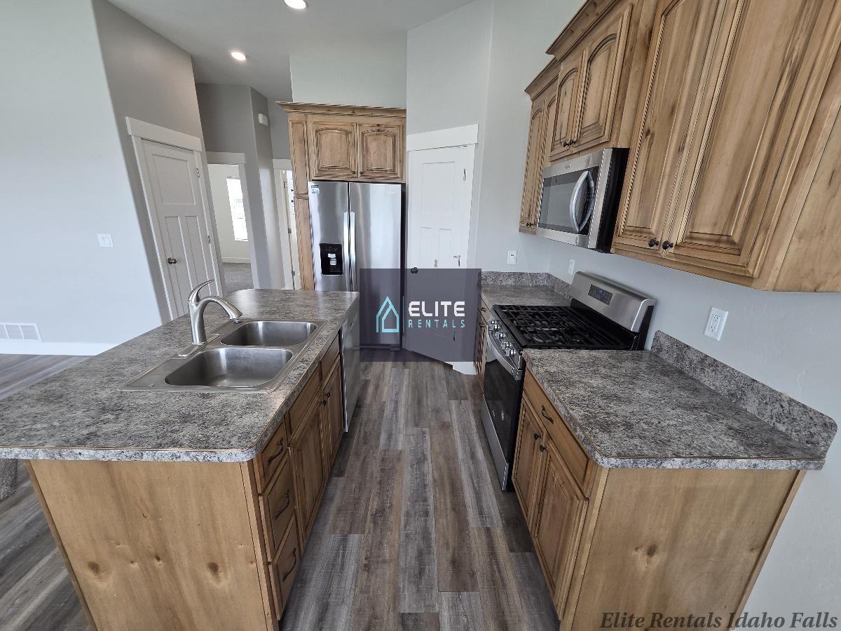 4039 N Livingston Ave - Photo 7 of 19