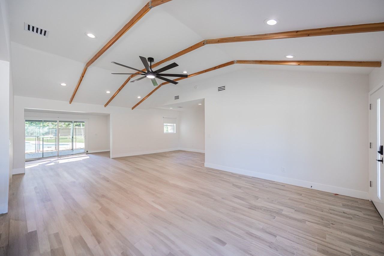 6828 N 10th Ave - Photo 5 of 37