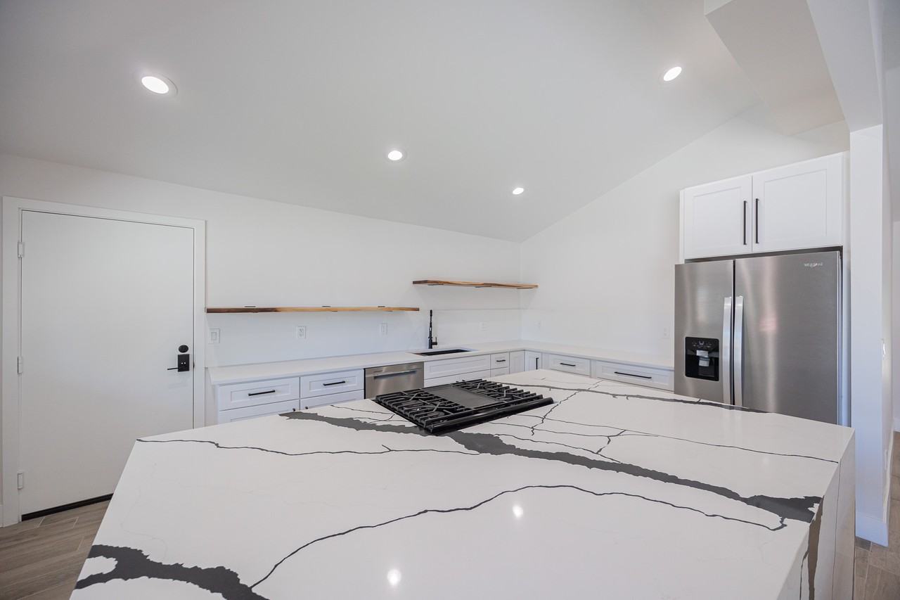 6828 N 10th Ave - Photo 6 of 37