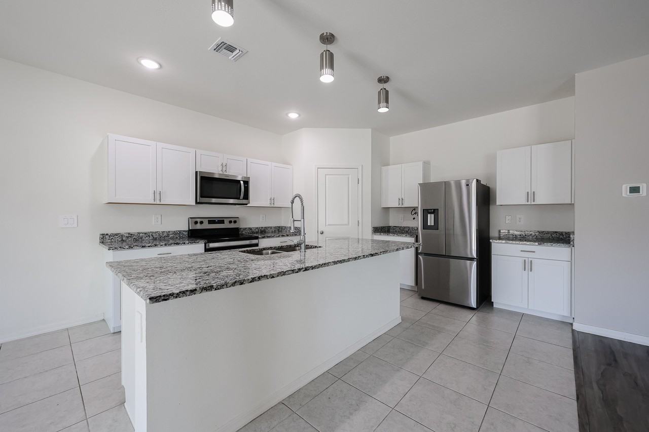 6015 E Athena Rd - Photo 5 of 46