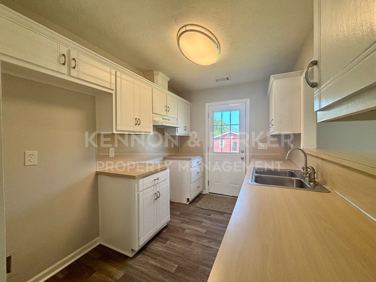 1527 21st St - Photo 3 of 17