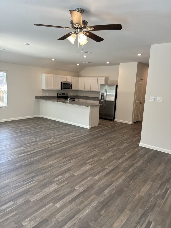 504 Jameson St - Photo 3 of 16