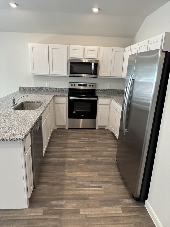 504 Jameson St - Photo 4 of 16