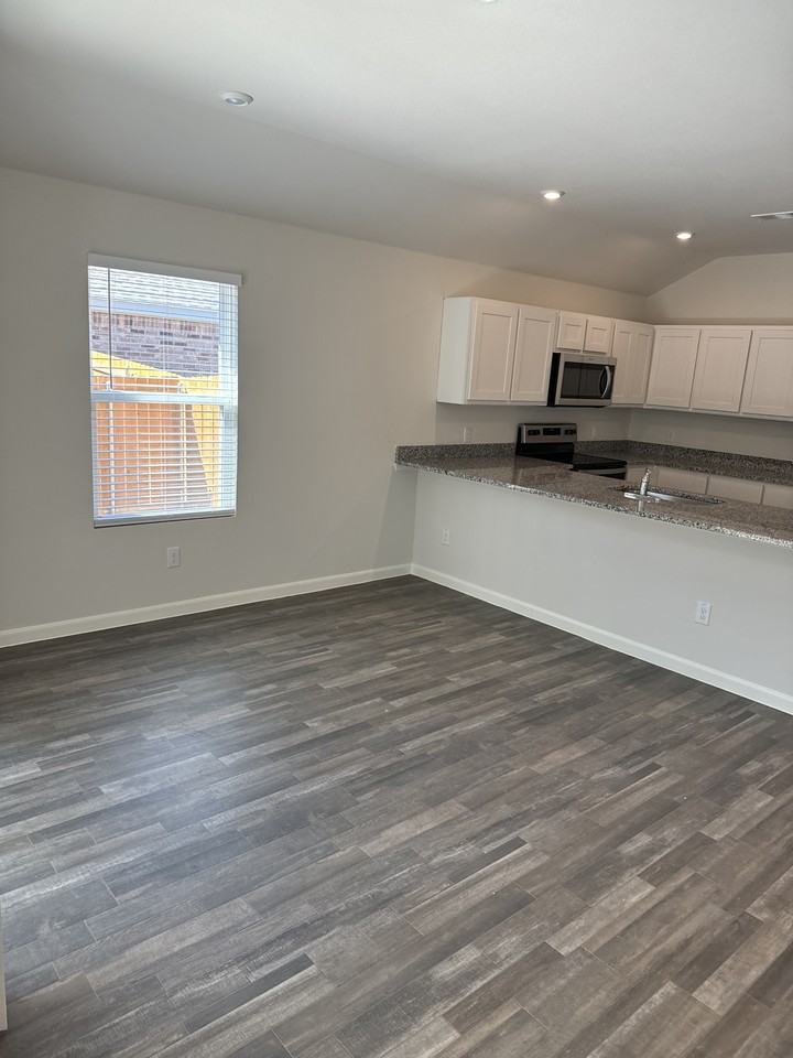 504 Jameson St - Photo 5 of 16