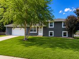featured image of 921 Oriole Dr