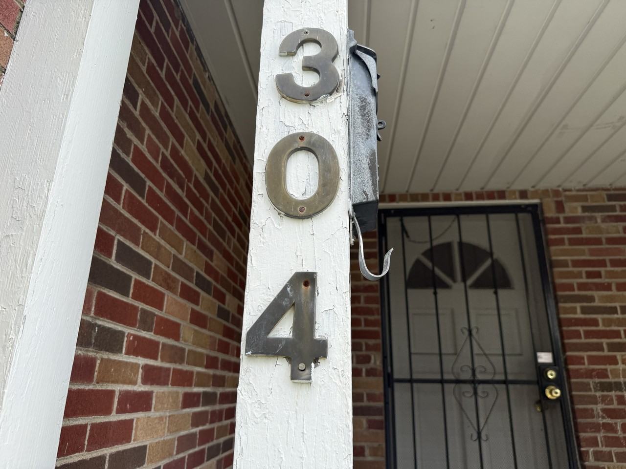 304 Superior Dr - Photo 4 of 24