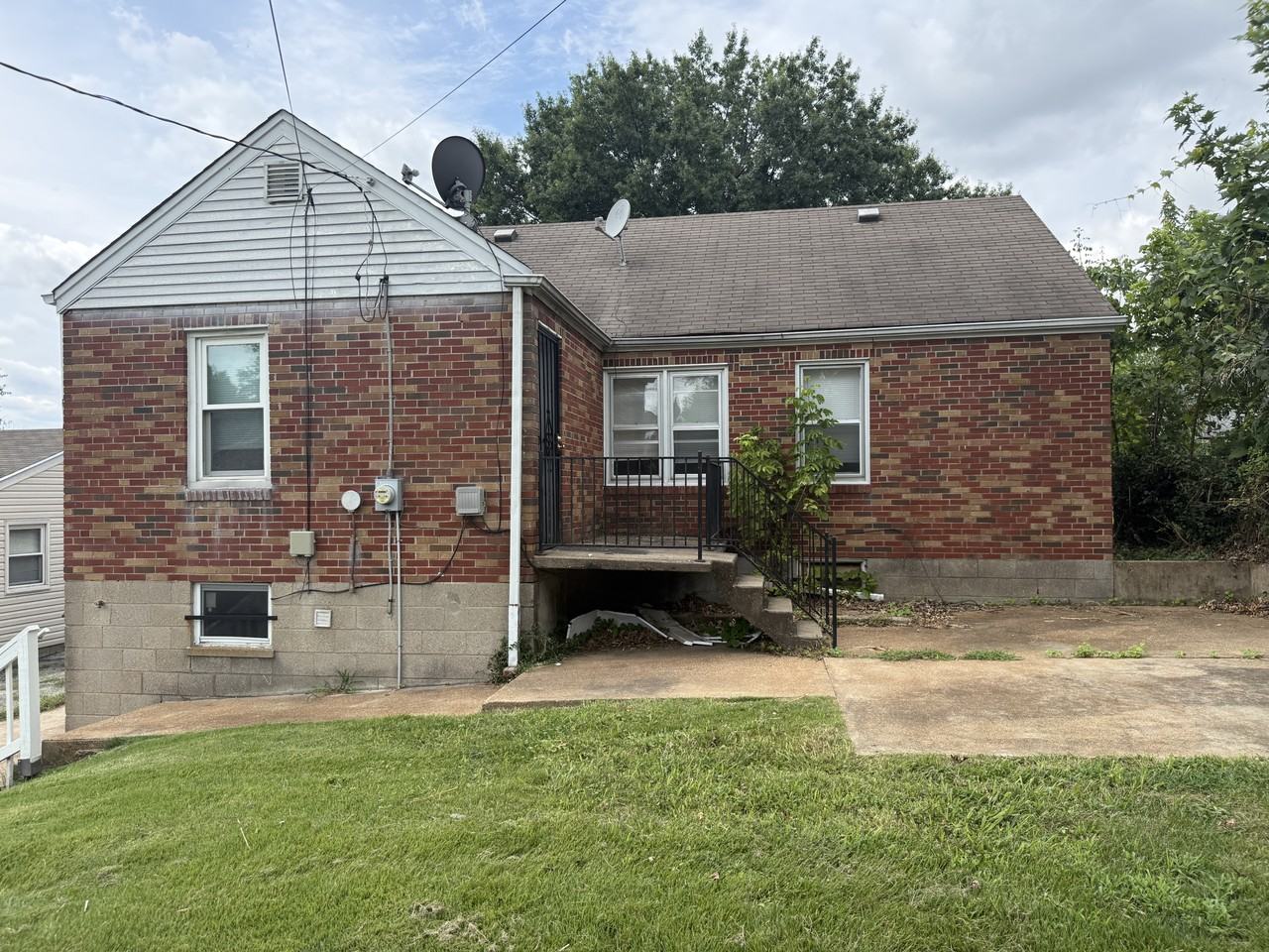 304 Superior Dr - Photo 5 of 24