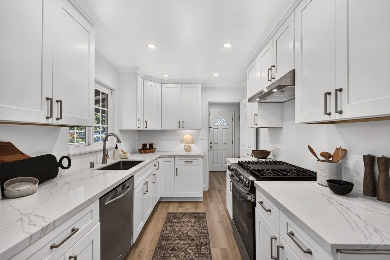 2130 Roenoke Way - Photo 4 of 27