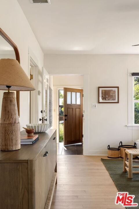 708 N Avenue - Photo 5 of 40