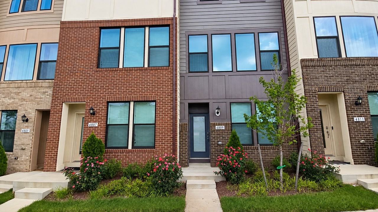 4809 Vista Green Ln - Photo 2 of 31