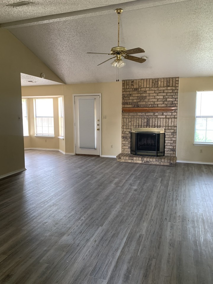 307 Eichelberger Dr - Photo 3 of 26