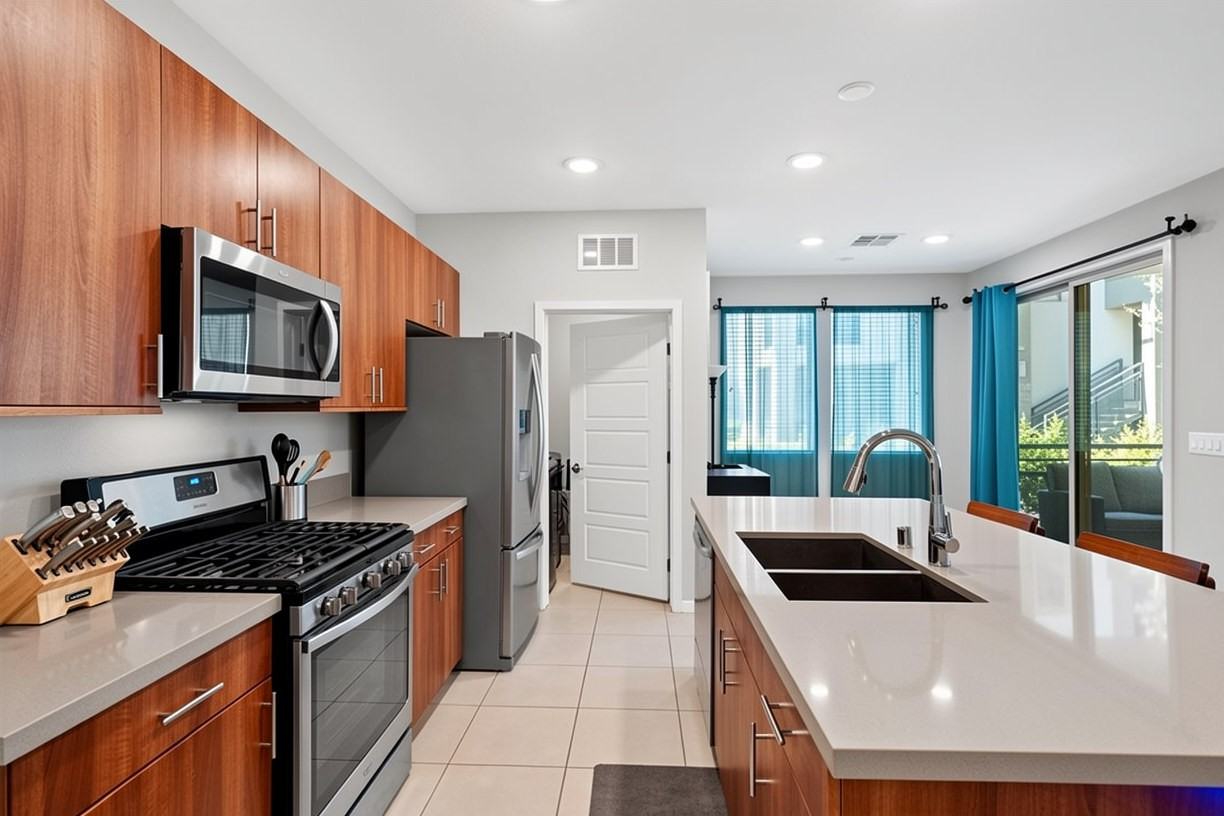 11237 Rainbow Peak Ave #105 - Photo 3 of 14