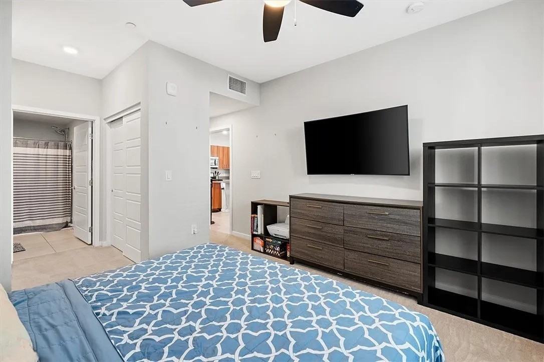11237 Rainbow Peak Ave #105 - Photo 4 of 14