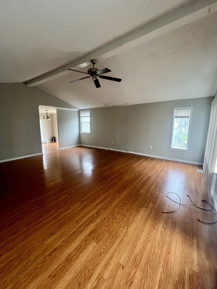 124 Donna Ln - Photo 2 of 14