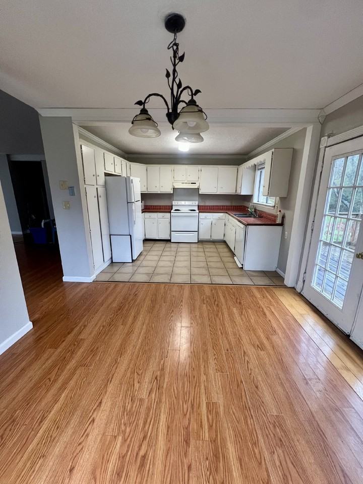 124 Donna Ln - Photo 4 of 14