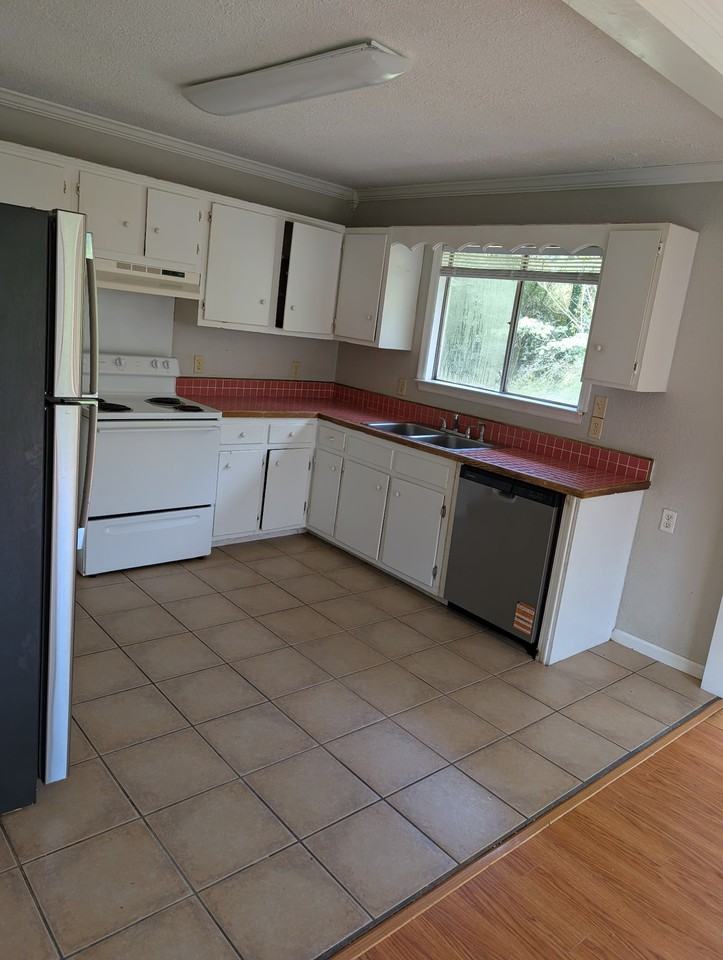 124 Donna Ln - Photo 5 of 14